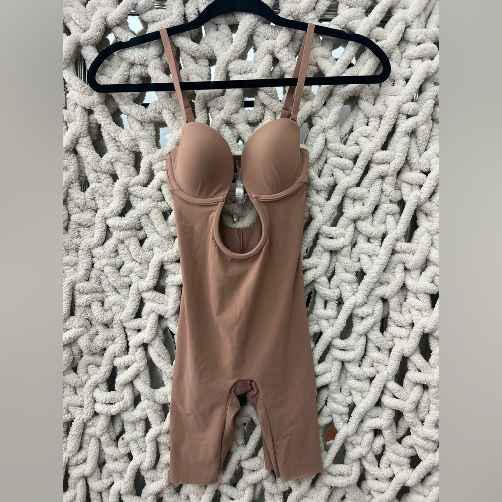 SKIMS DEEP PLUNGE SHAPEWEAR MID THIGH BODYSUIT NWT - SIENNA